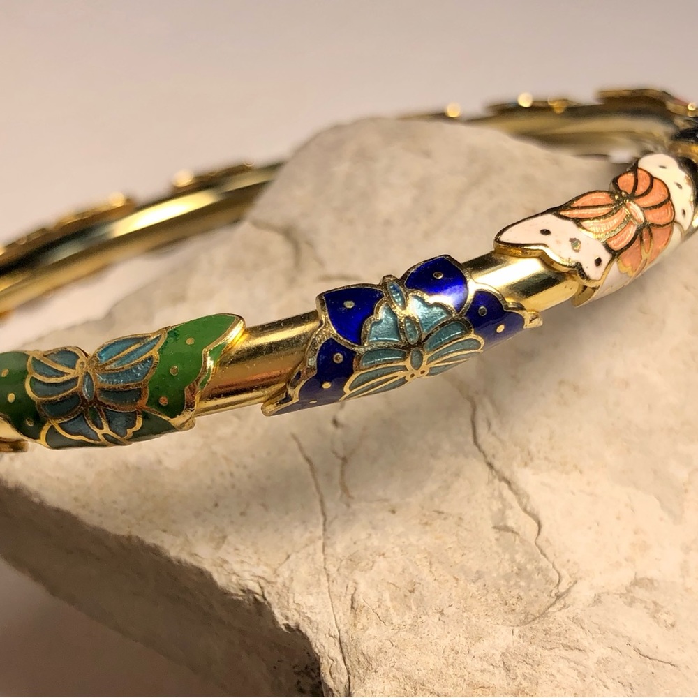 🔥🔥SOLD🔥🔥Vintage cloisonné butterfly bangle in gold-tone